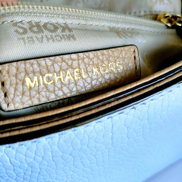 Michael Kors Vanna Leather Crossbody Bag - Picture 4 of 15